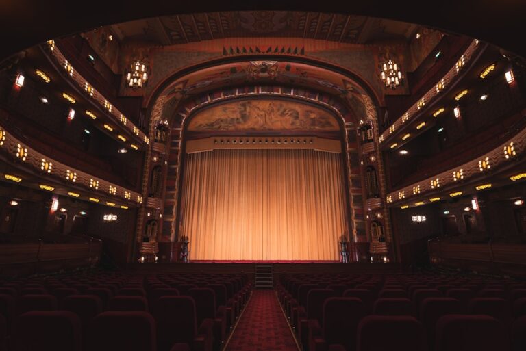 Teatry niezależne w regionie – gdzie szukać oryginalnych przedstawień?